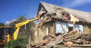 Промышленный демонтаж пристроек к дому в Балахне | Цены от 563 руб. за м2